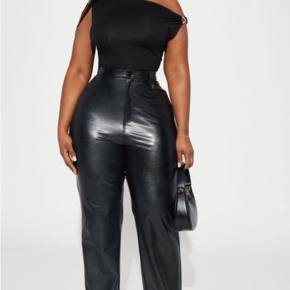 Sz M women Fashion Nova Truly chic faux leather pant black New - Picture 2 of 14